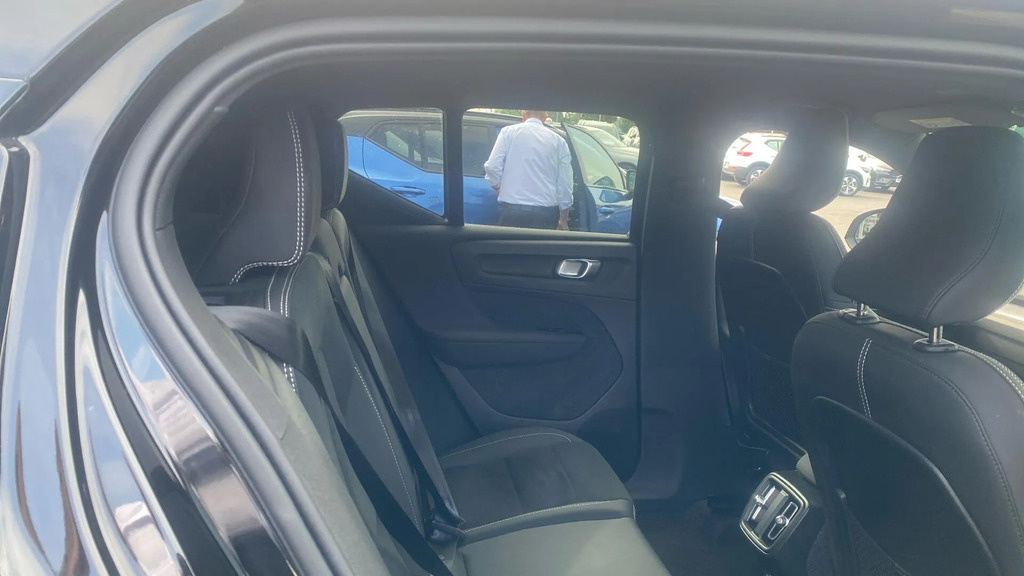 Volvo XC40 2.0 B4p Plus Dark #6