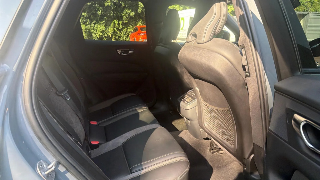 Volvo XC60 Plus Dark B4 Awd Mild Hybrid SM72UYZ #6