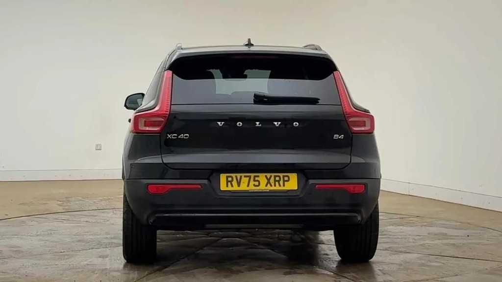 Volvo XC40 2.0 B4p Plus Dark RV75XRP #6