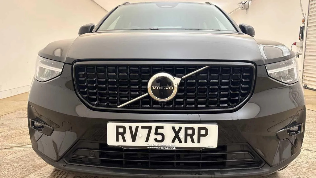 Volvo XC40 2.0 B4p Plus Dark RV75XRP #4
