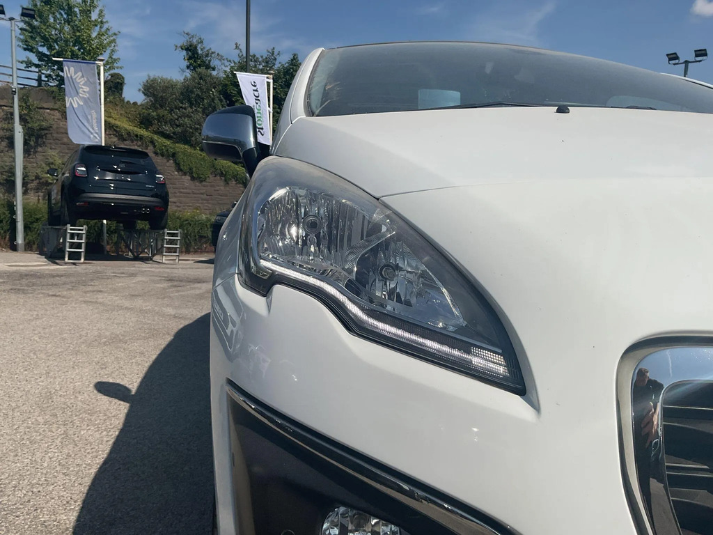 Peugeot 3008 E-hdi Active Silver #38
