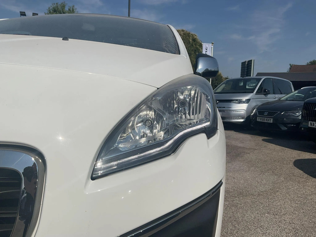 Peugeot 3008 E-hdi Active Silver #37