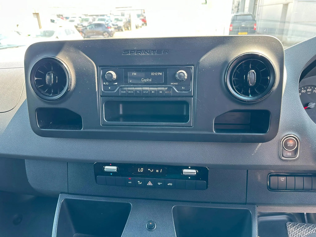 Mercedes-Benz eSprinter Progressive L2h2 White #8