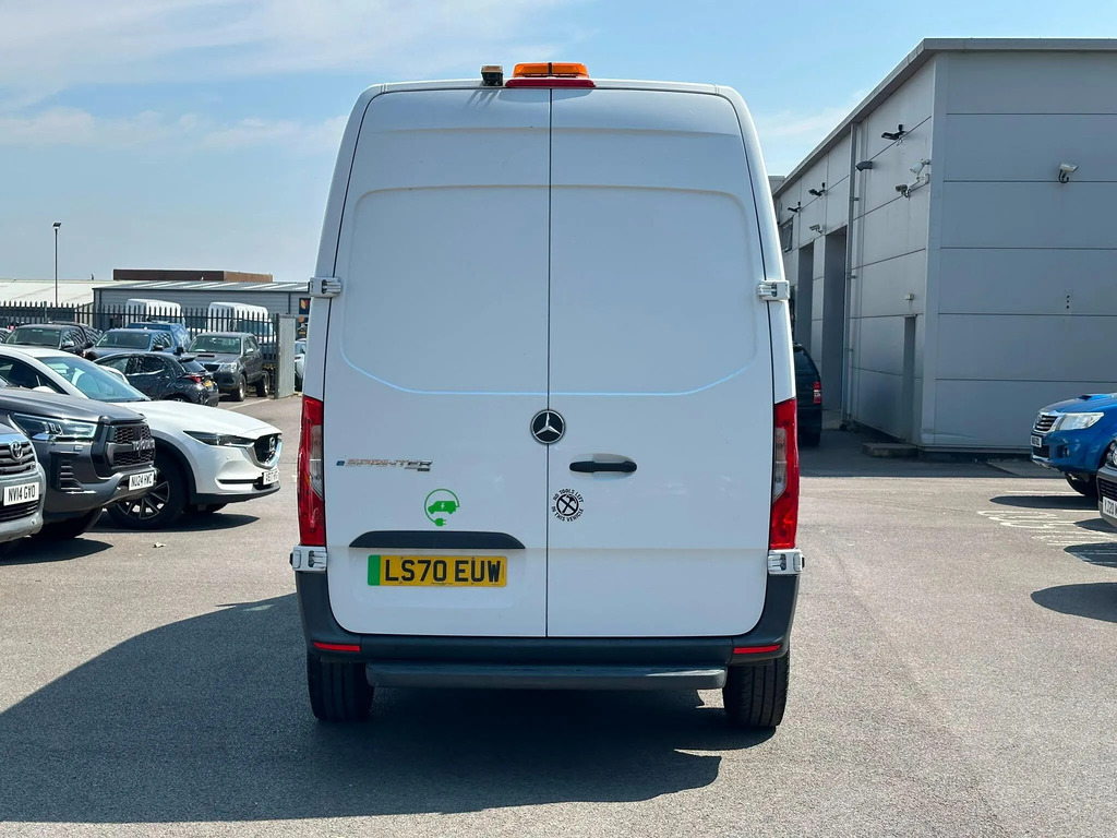 Mercedes-Benz eSprinter Progressive L2h2 White #17