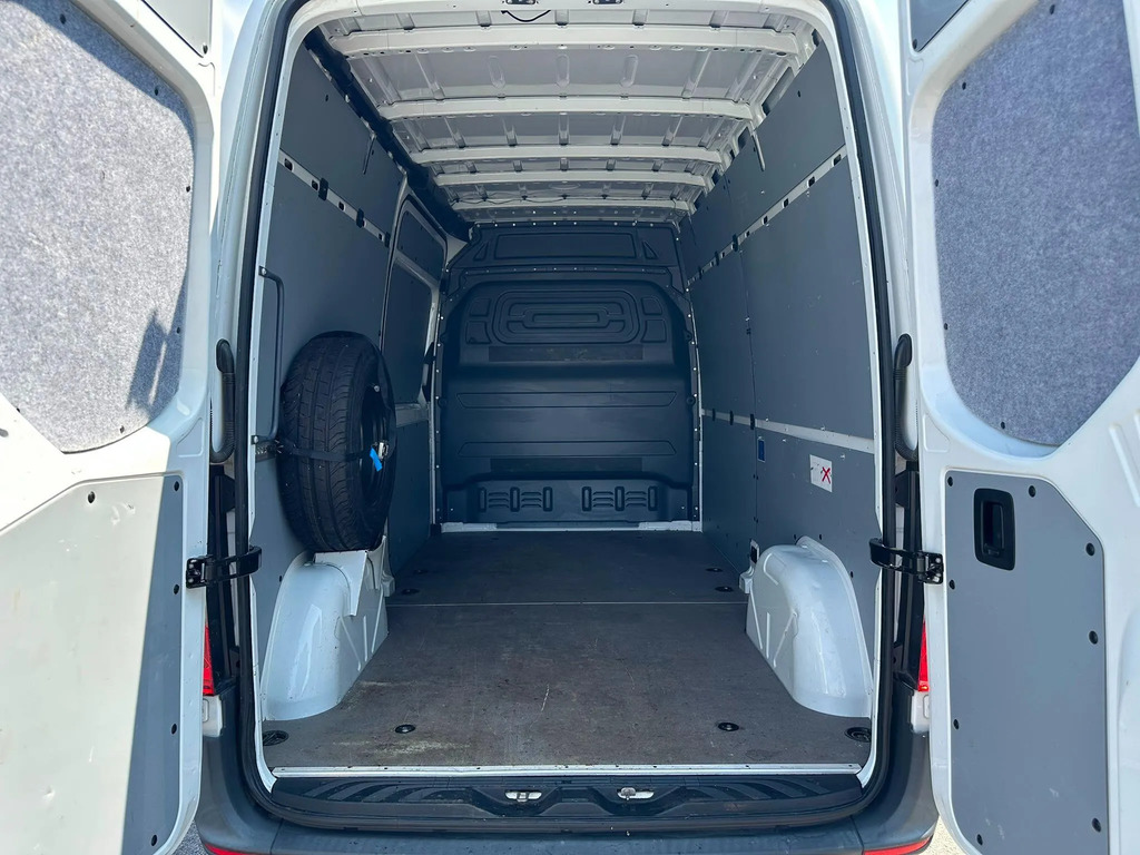 Mercedes-Benz eSprinter Progressive L2h2 White #12
