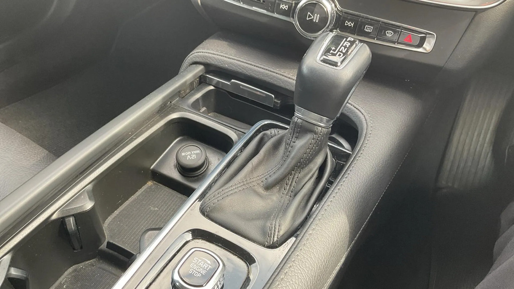 Volvo V90 D4 Momentum Grey #23
