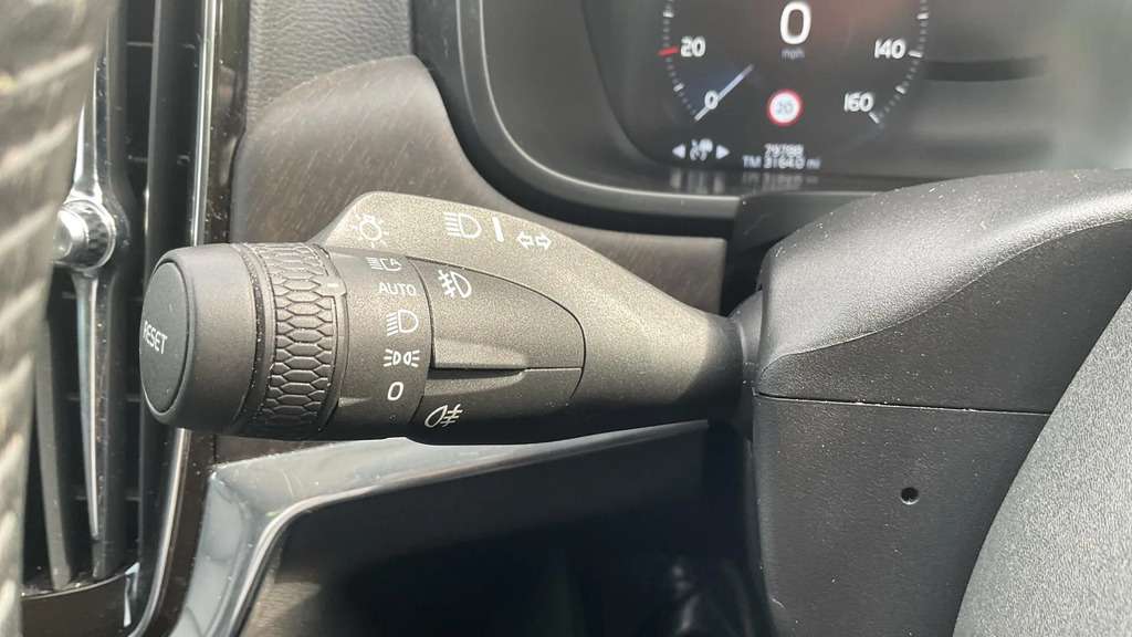 Volvo V90 D4 Momentum Grey #17