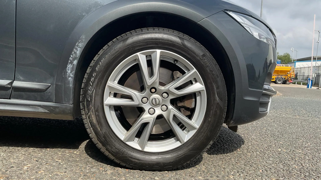 Volvo V90 D4 Momentum Grey #9