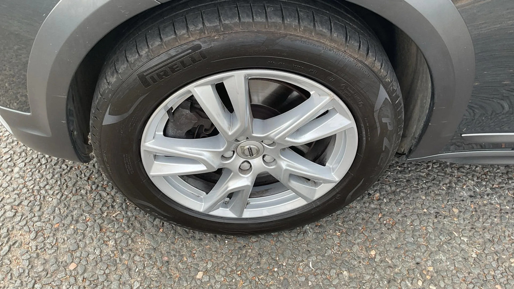 Volvo V90 D4 Momentum Grey #34