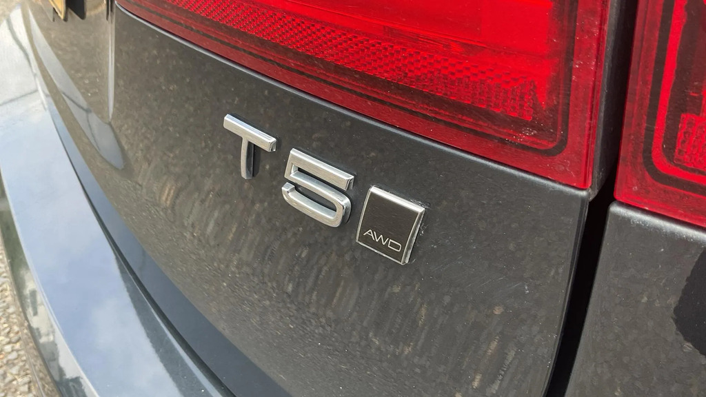 Volvo V90 D4 Momentum Grey #37