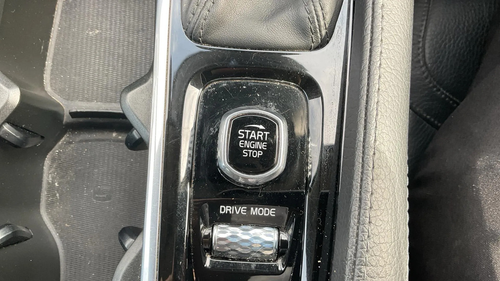 Volvo V90 D4 Momentum Grey #24