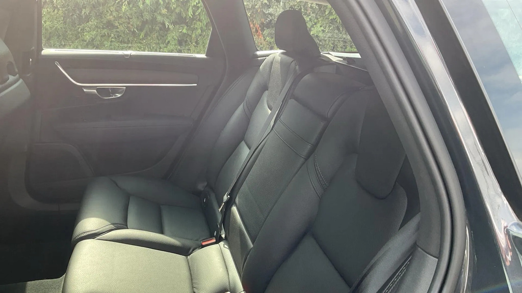Volvo V90 D4 Momentum Grey #30