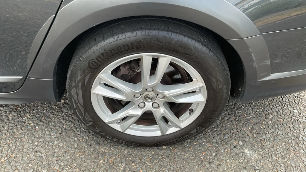Volvo V90 D4 Momentum Grey #35