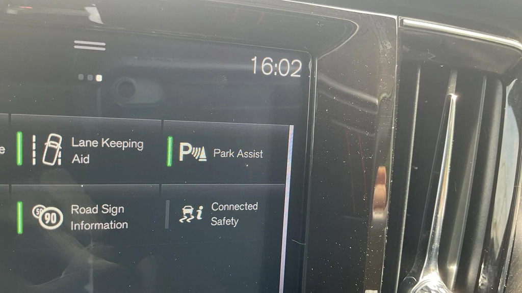Volvo V90 D4 Momentum Grey #16