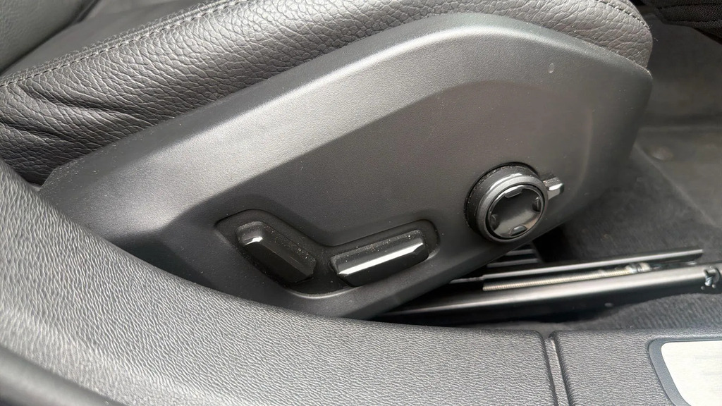 Volvo V60 T8 Awd Phev Ultra Dark Black #18
