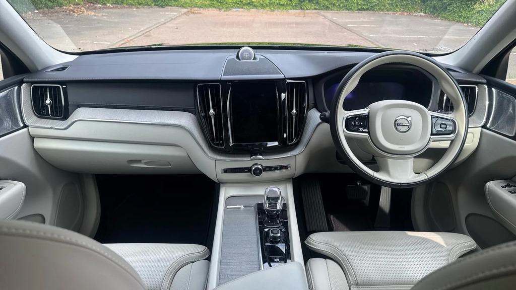 Volvo XC60 Ultimate Dark B5 250 Hp #5