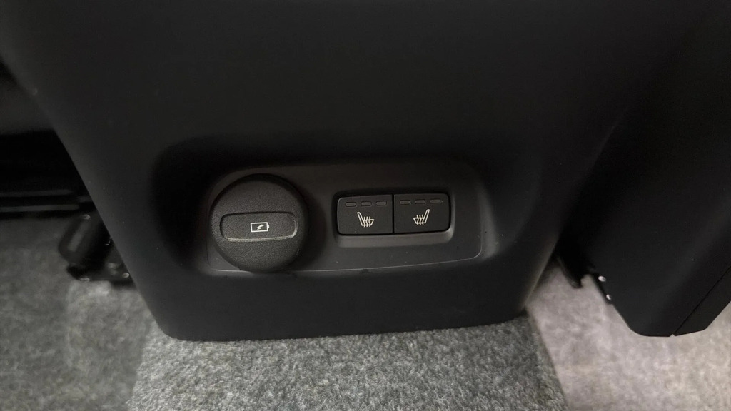 Volvo XC40 2.0 B4p Plus Dark Grey #33