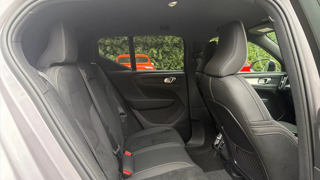 Volvo XC40 2.0 B4p Plus Dark #6