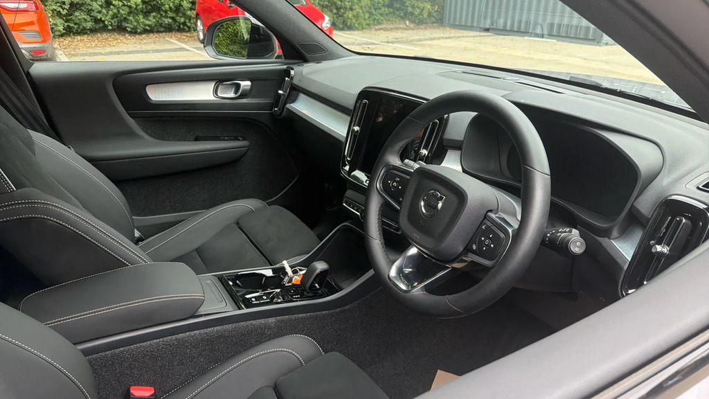 Volvo XC40 2.0 B4p Plus Dark #4