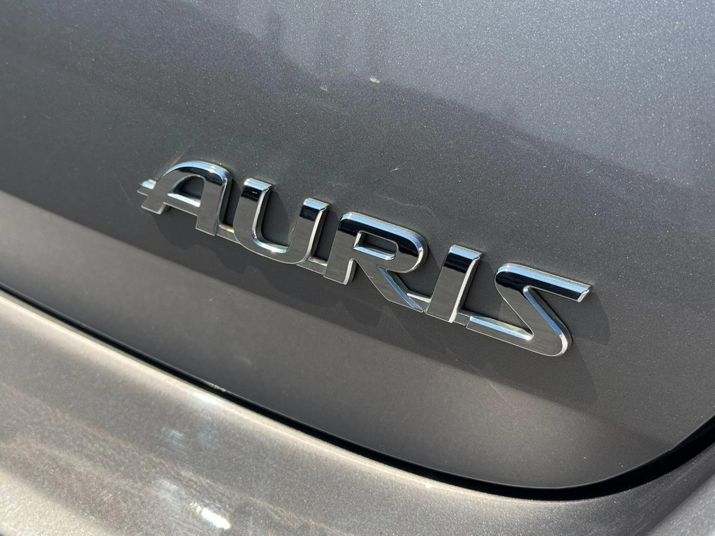 Toyota Auris Hatchback Red #9