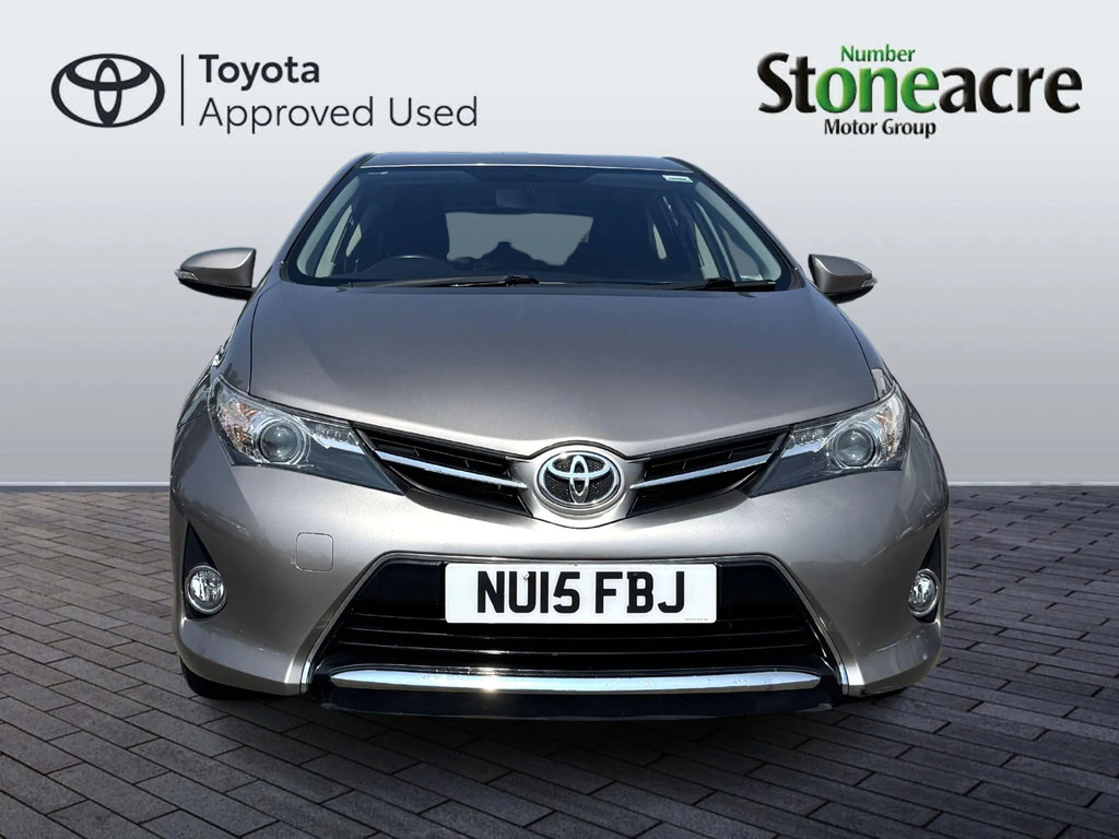Toyota Auris Hatchback Red #8