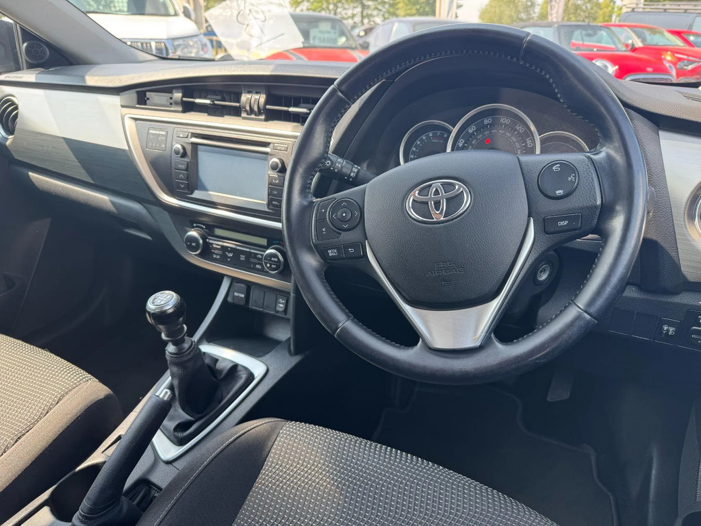 Toyota Auris Hatchback Red #16