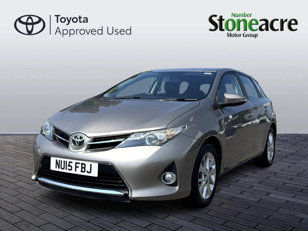 Toyota Auris Hatchback Red #7