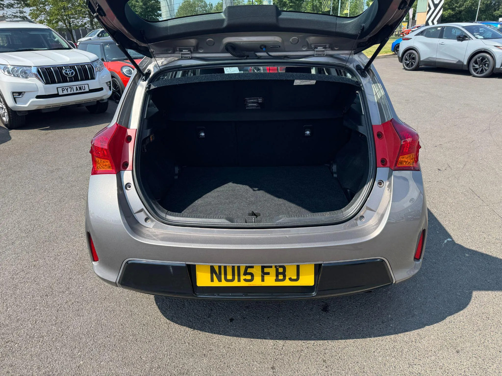 Toyota Auris Hatchback Red #10