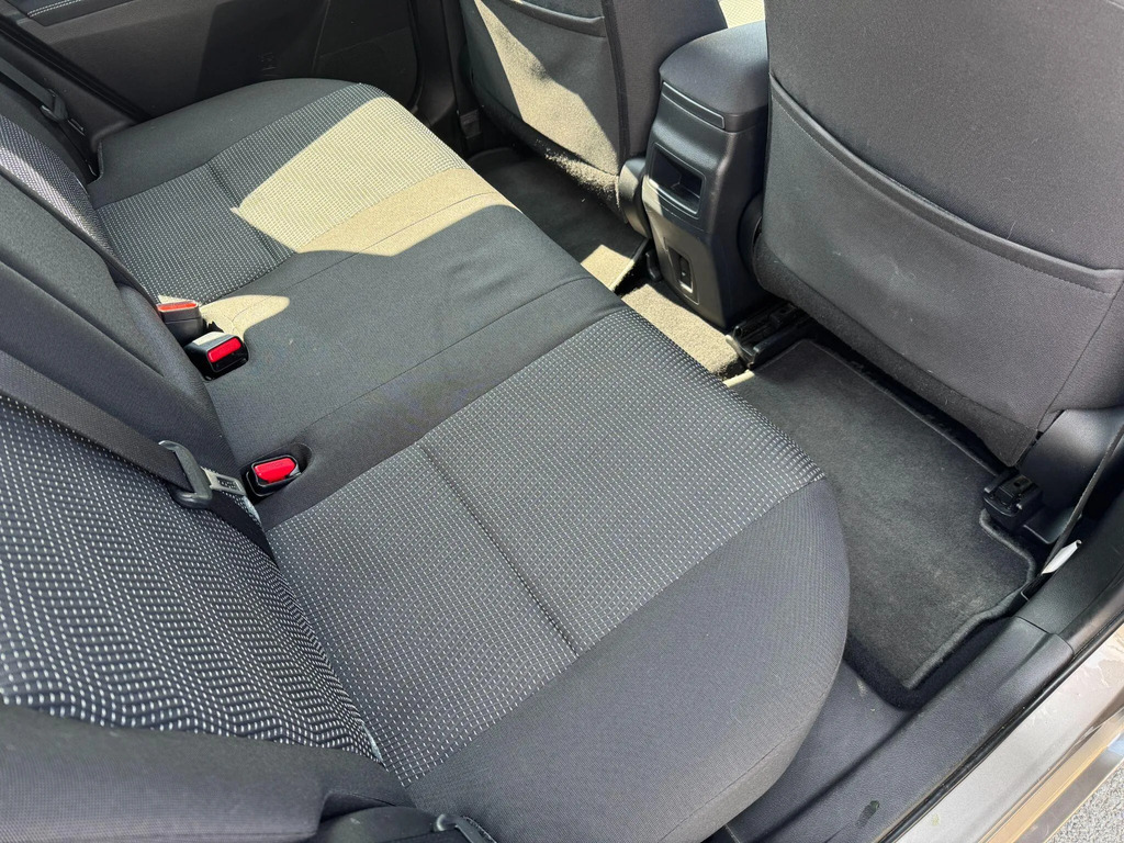 Toyota Auris Hatchback Red #12