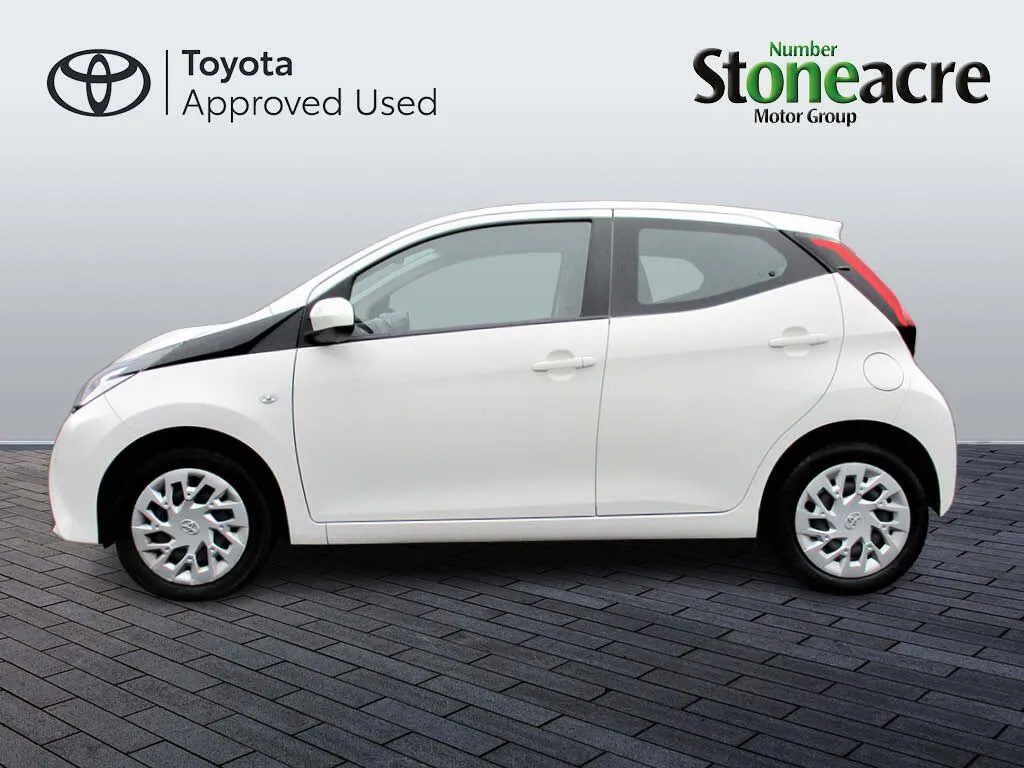 Toyota Aygo 1.0 Vvt-i X-play White #5