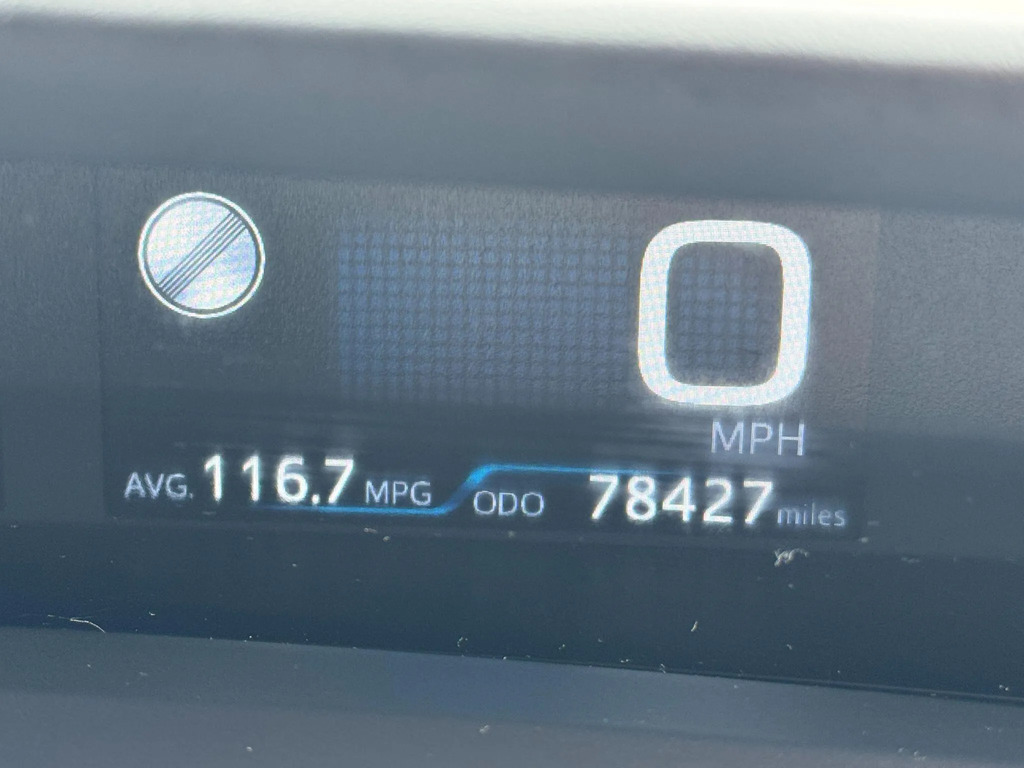 Toyota Prius+ 1.8L Excel White #18
