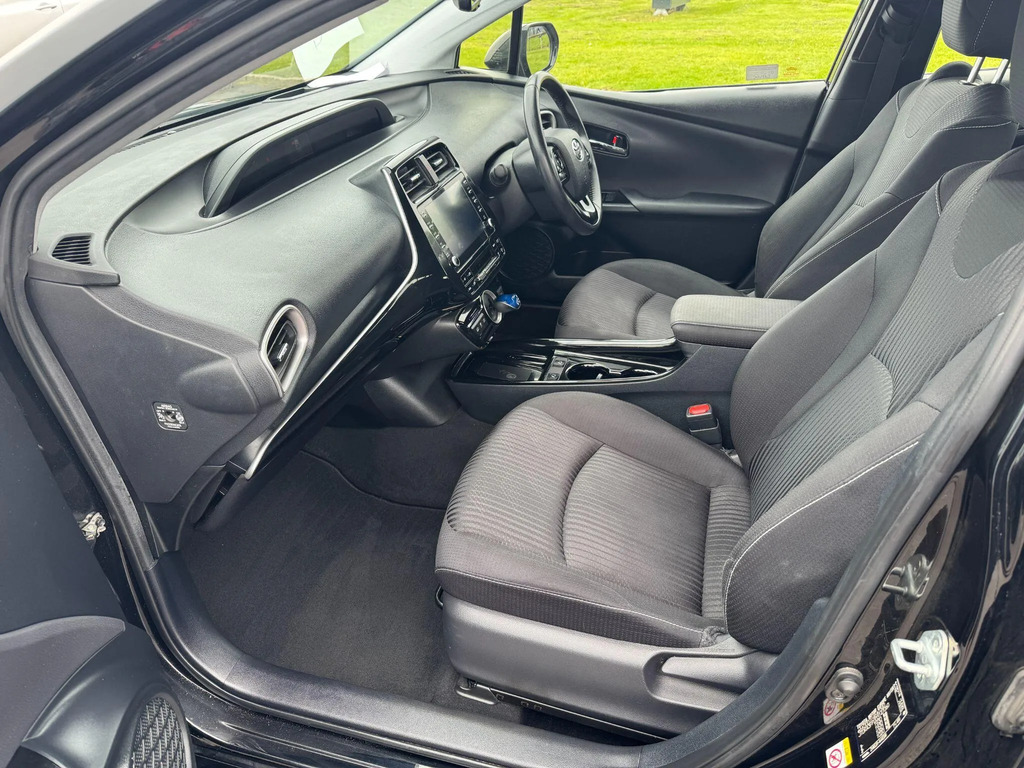 Toyota Prius+ 1.8L Excel White #14
