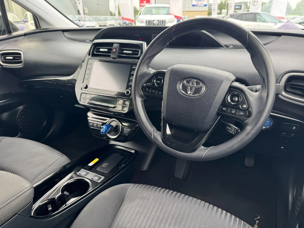 Toyota Prius+ 1.8L Excel White #16