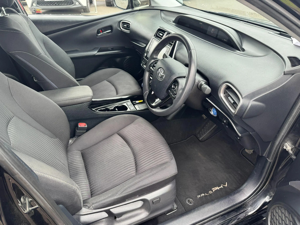 Toyota Prius+ 1.8L Excel White #11