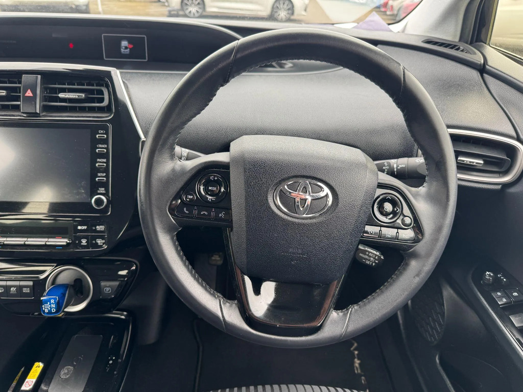 Toyota Prius+ 1.8L Excel White #17