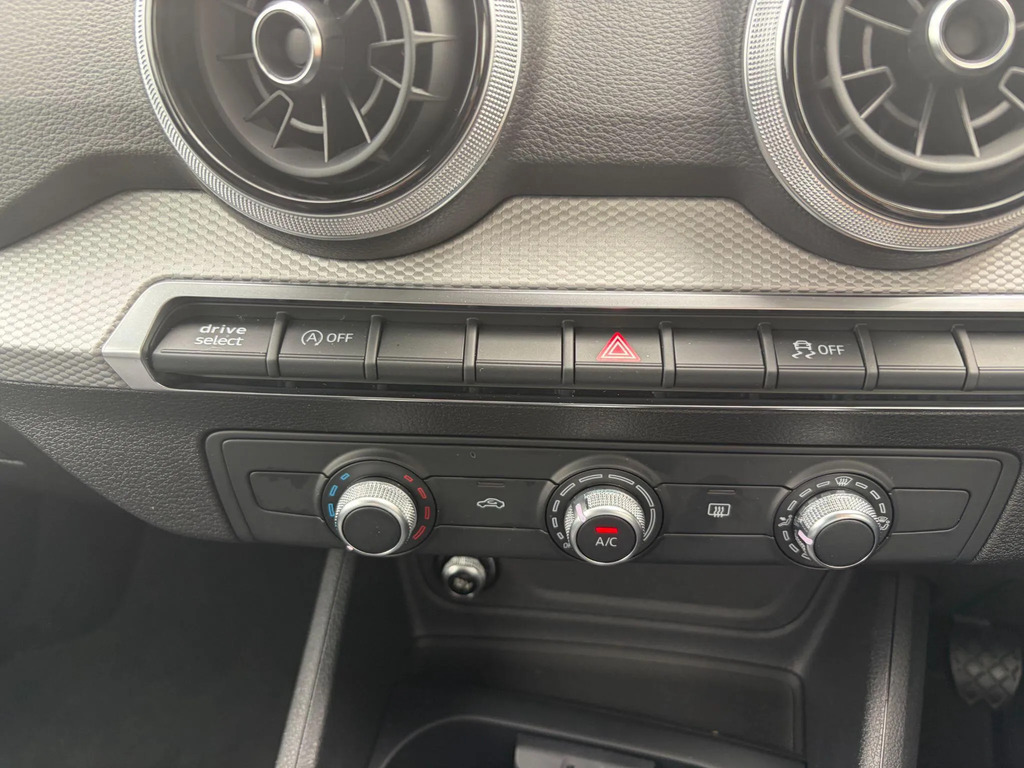 Audi Q2 35 Tfsi Black Edition 2025 Blue #10