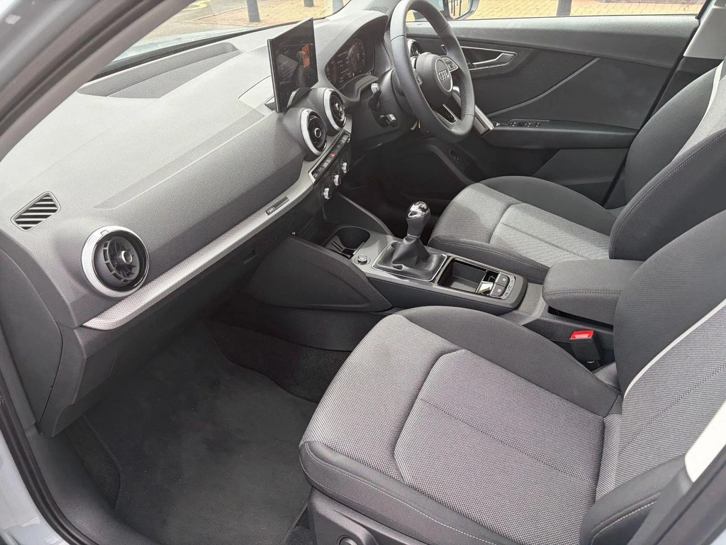 Audi Q2 35 Tfsi Black Edition 2025 Blue #30