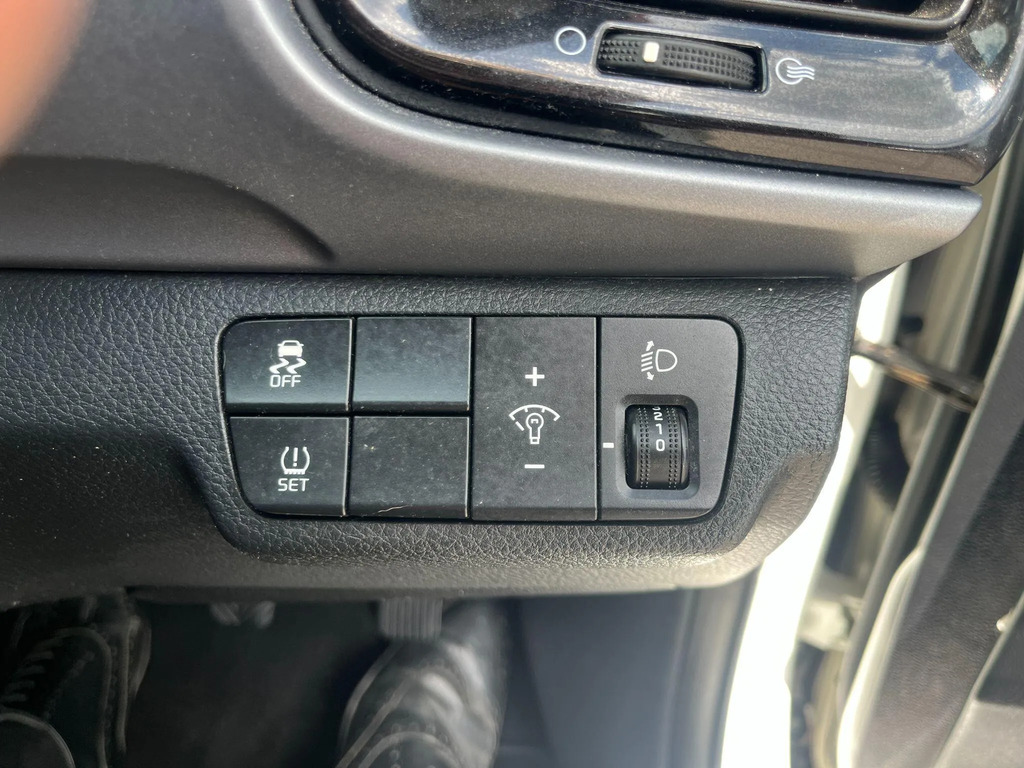 Kia Stonic Stonic Mixx Isg White #40