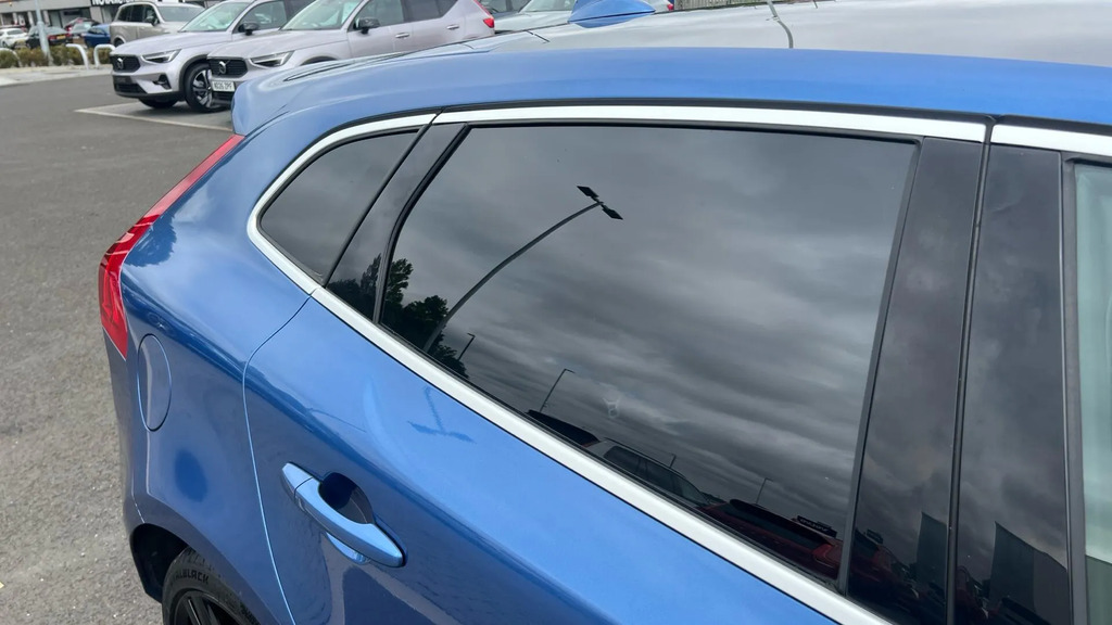 Volvo V40 2.0 D2 Momentum Nav Plus 118 Bhp Blue #36