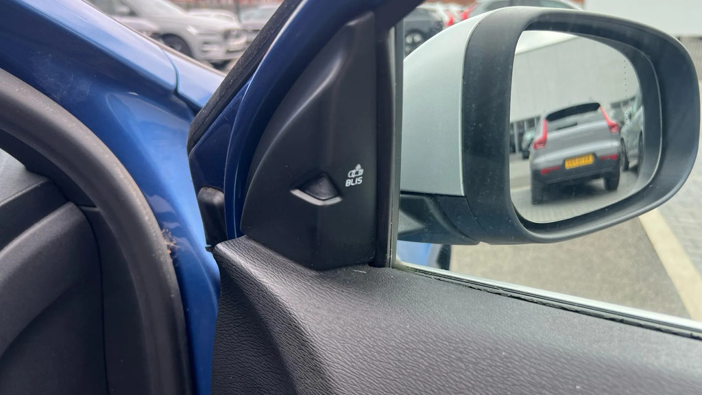 Volvo V40 2.0 D2 Momentum Nav Plus 118 Bhp Blue #29
