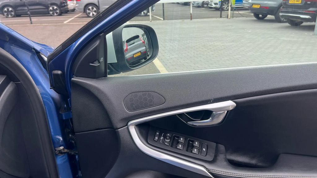 Volvo V40 2.0 D2 Momentum Nav Plus 118 Bhp Blue #26