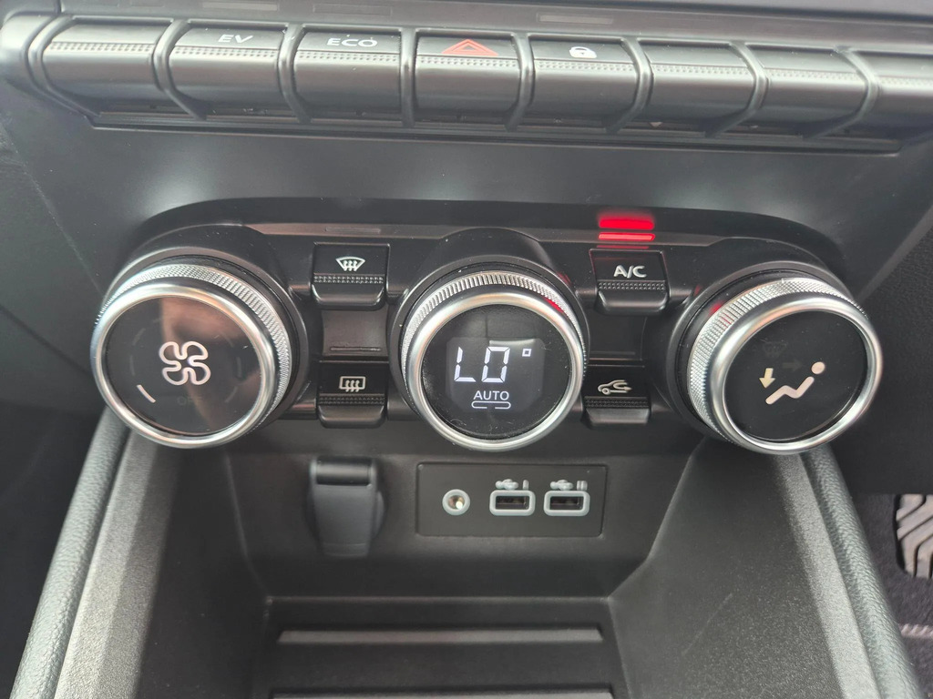 Renault Clio Techno Black #29