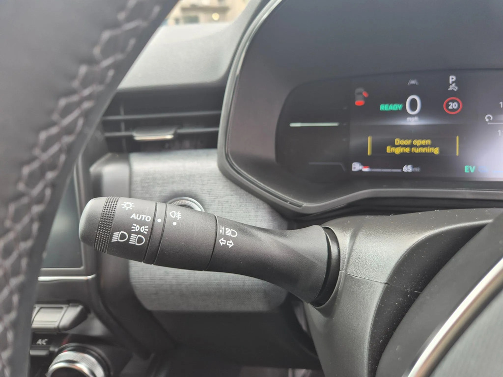 Renault Clio Techno Black #25