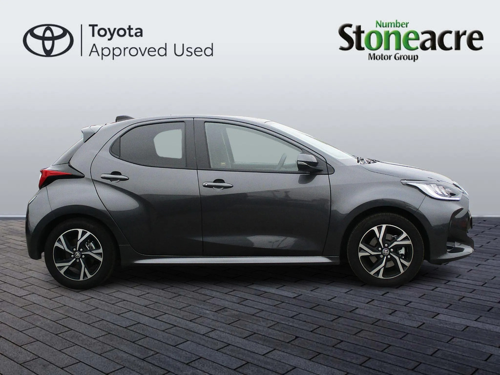 Toyota Yaris 1.5 Hybrid Design Cvt #2