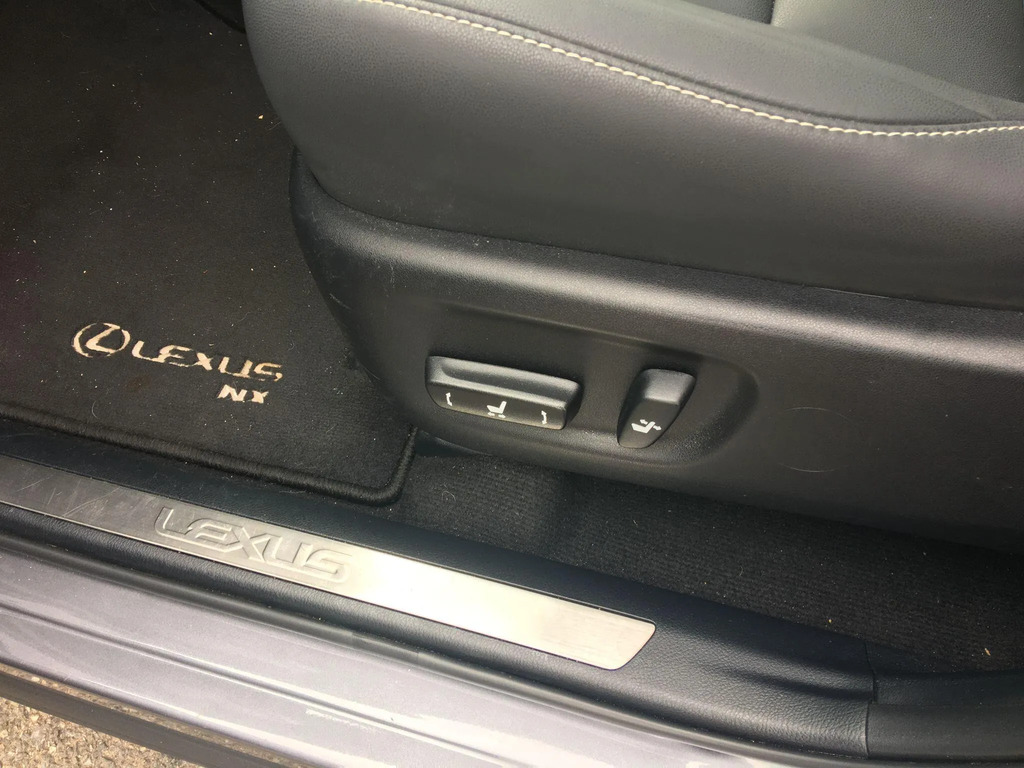 Lexus NX 300H Takumi Red #32