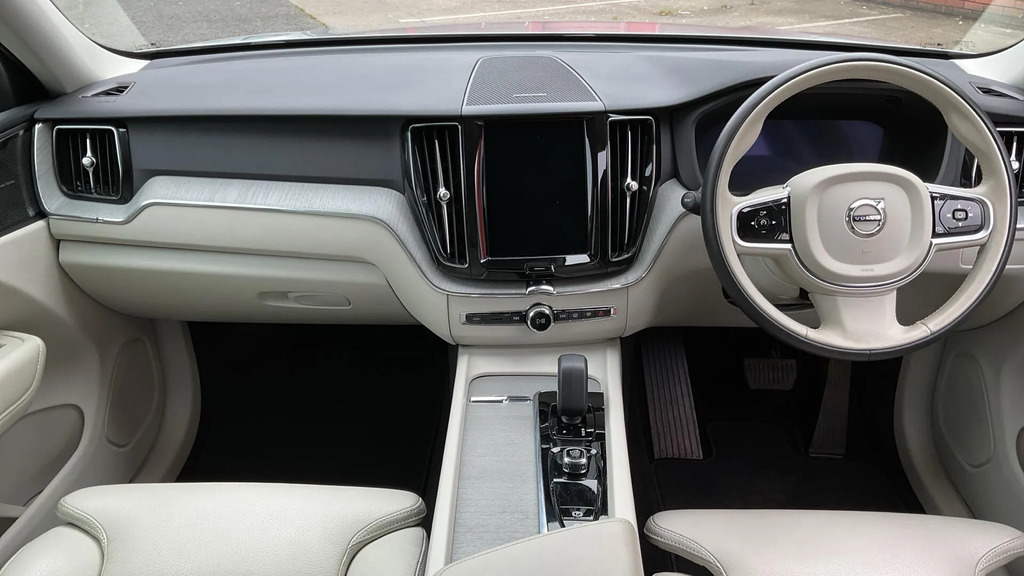 Volvo XC60 Plus Dark B5 250 Hp  #5