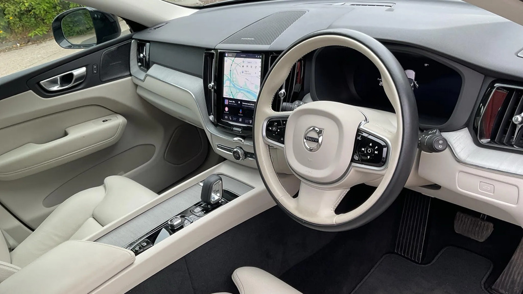 Volvo XC60 Plus Dark B5 250 Hp  #4