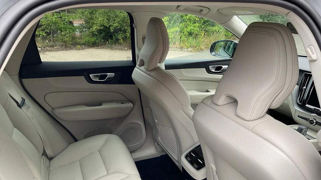 Volvo XC60 Plus Dark B5 250 Hp  #6