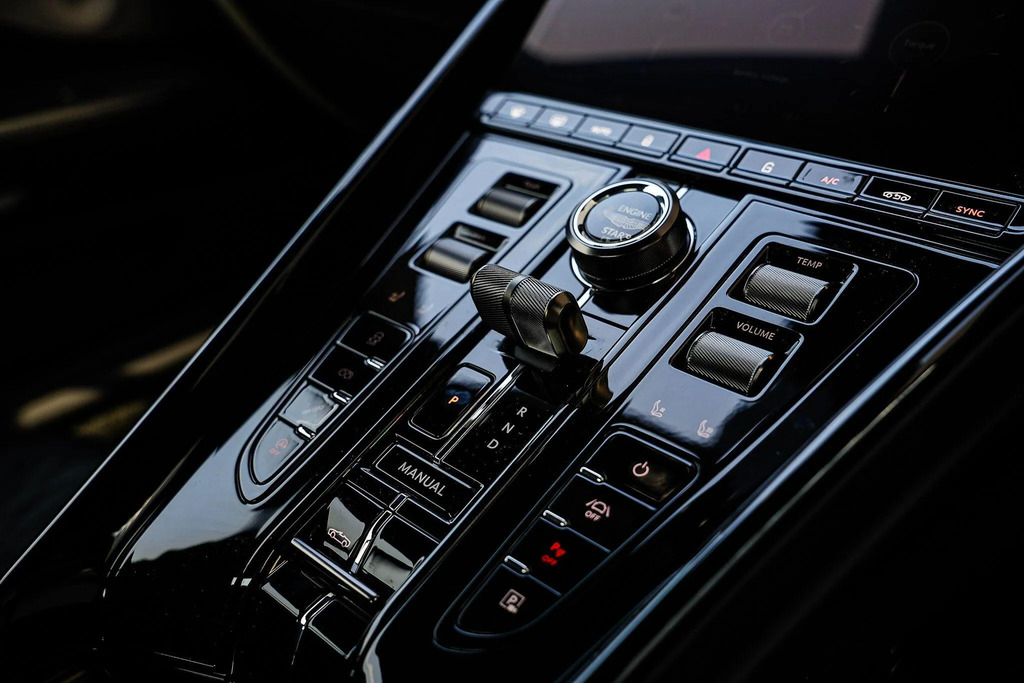 Aston Martin DB12 4.0L V8 Coupe Green #9