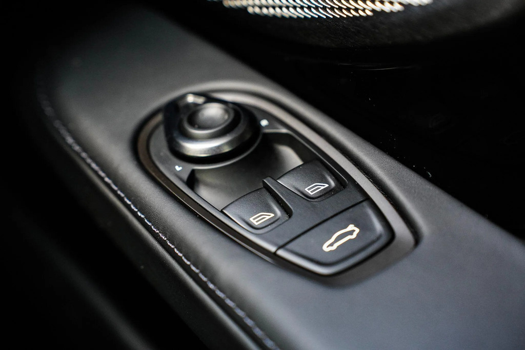 Aston Martin DB12 4.0L V8 Coupe Green #13